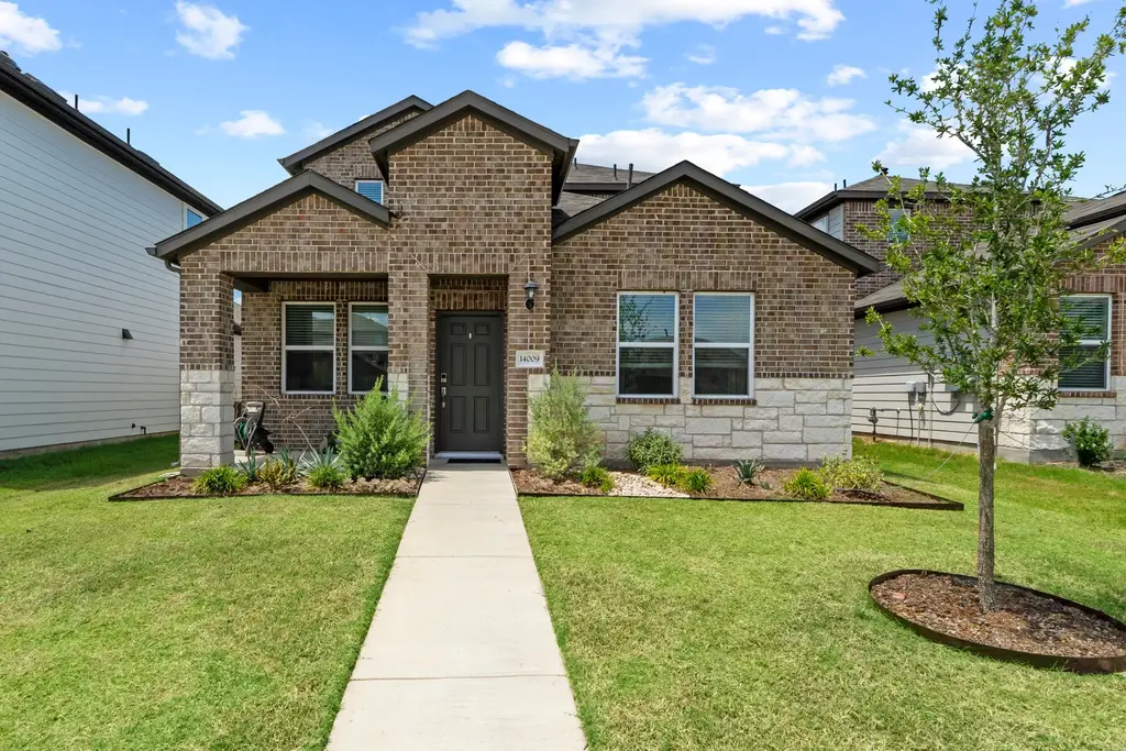 14009 Edna Maxine Walk, Del Valle
