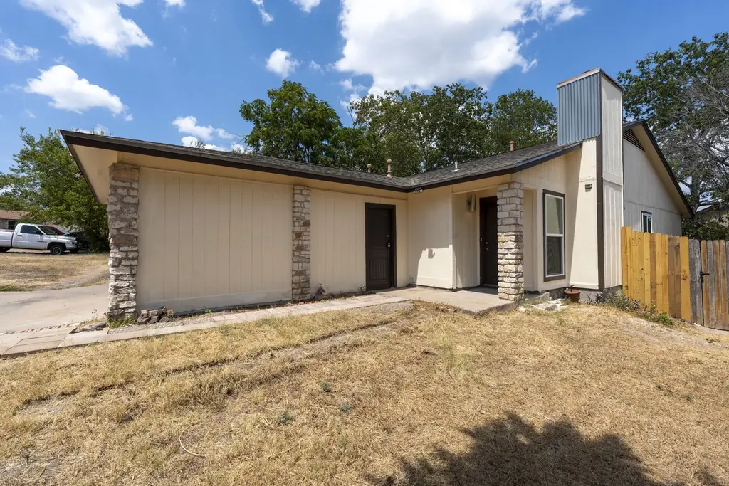 902 Sirocco Drive B, Austin