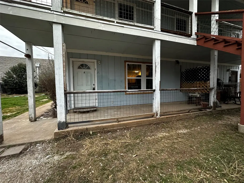 11006 1st Street A, Jonestown