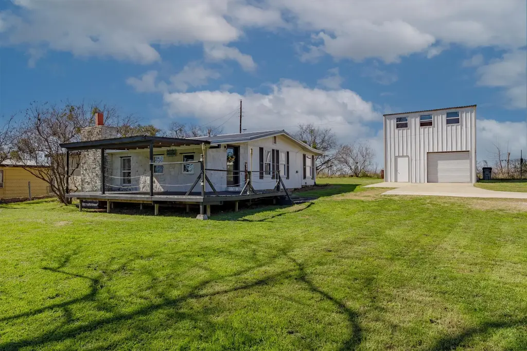 110 Lakewood Drive, Burnet