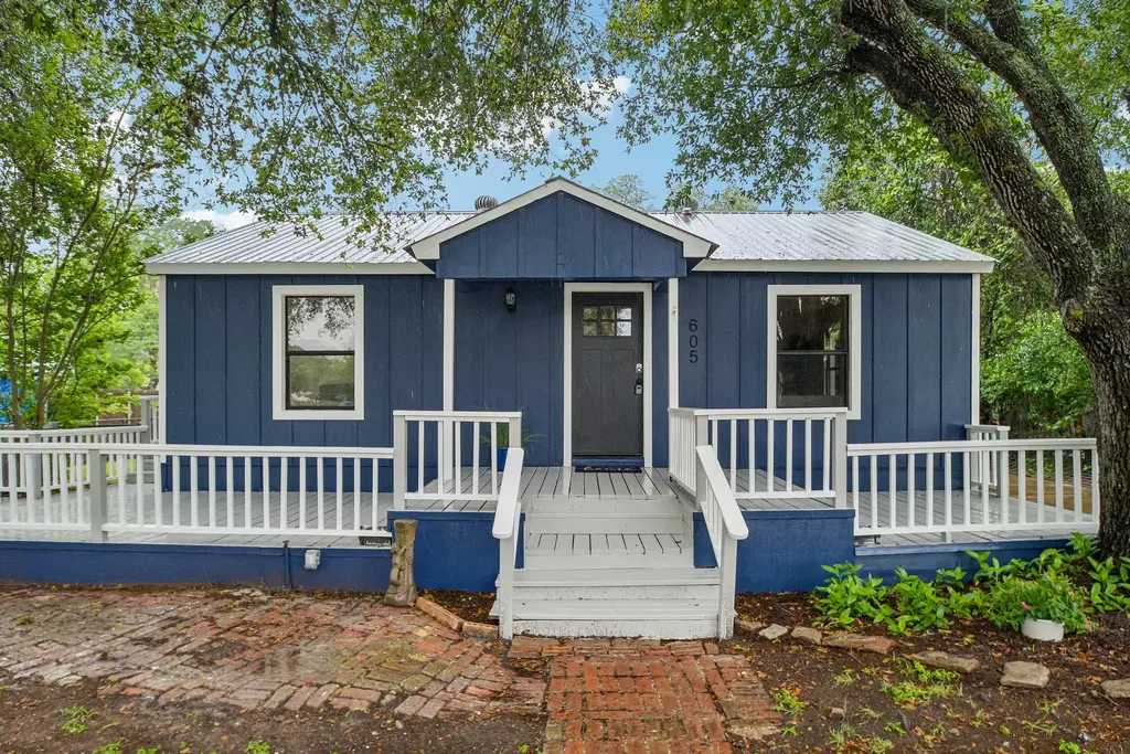 605 Bishop Street, Smithville