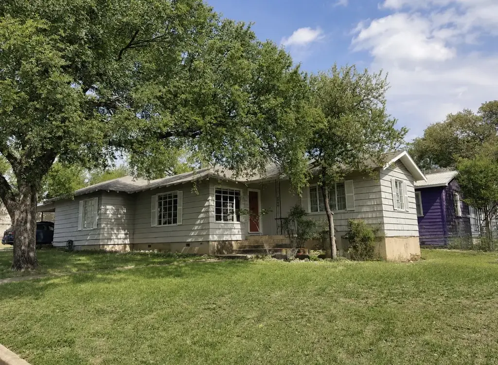 2000 Schulle Avenue, Austin