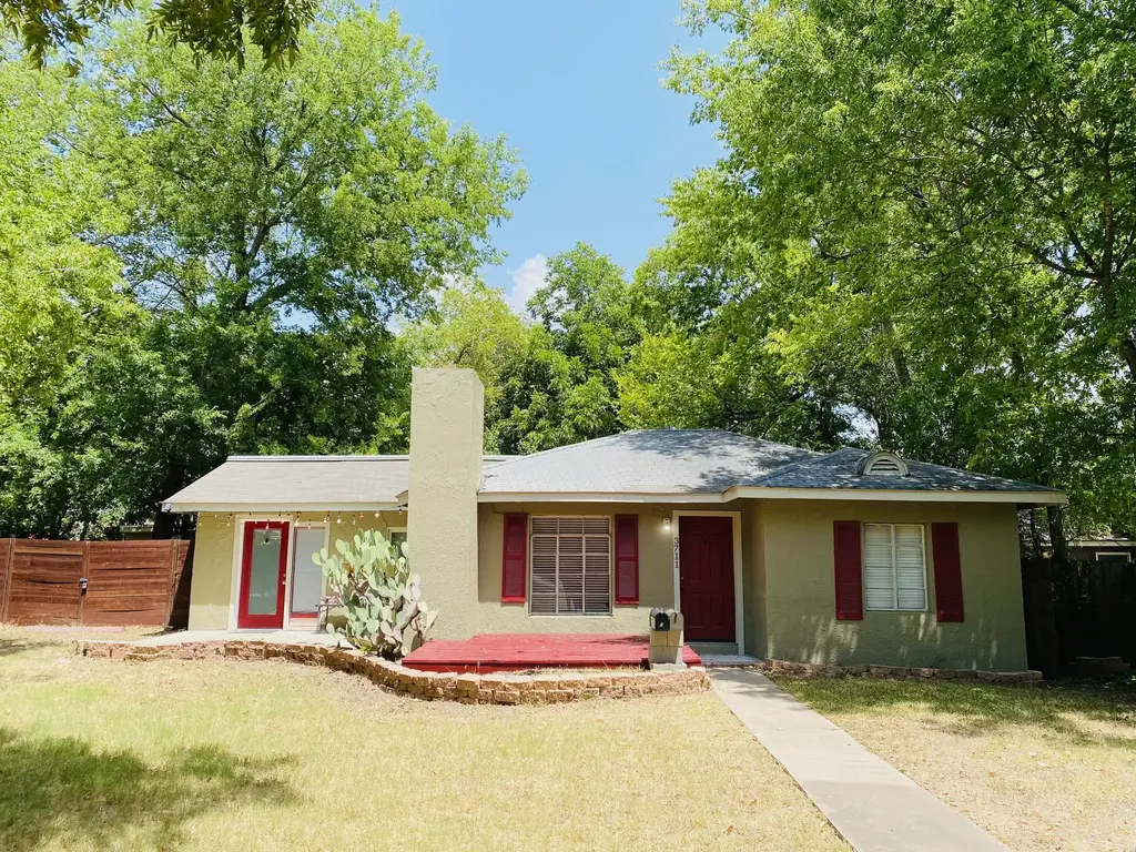 3711 Vineland Drive A, Austin