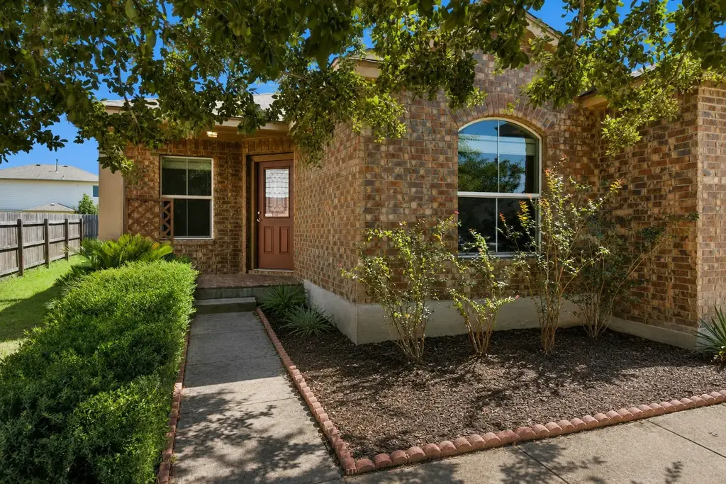 207 Wild Cat Drive, Bastrop