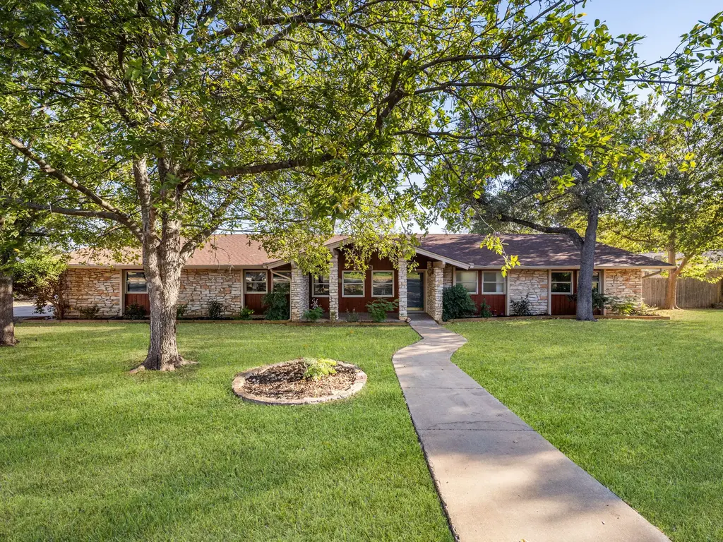 806 Country Club Road, Georgetown
