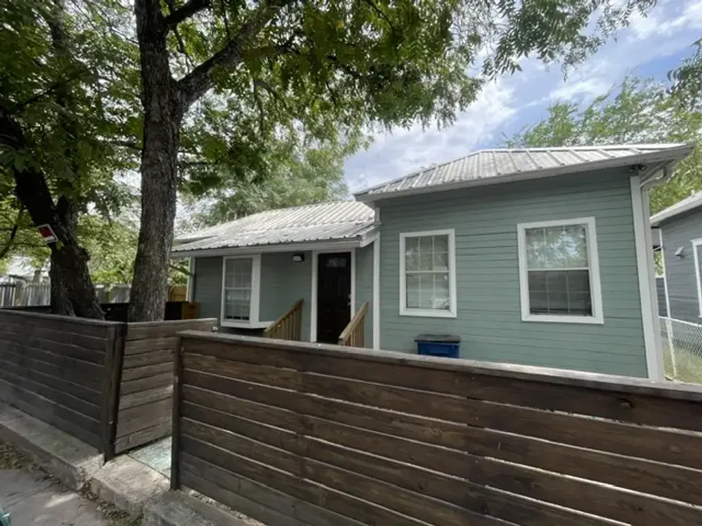 907 E 3rd Street, Austin