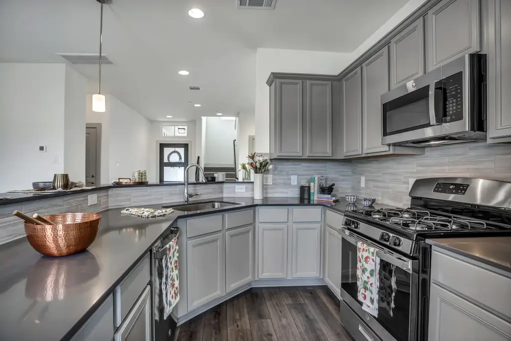 2121 Local Rebel Loop, Leander