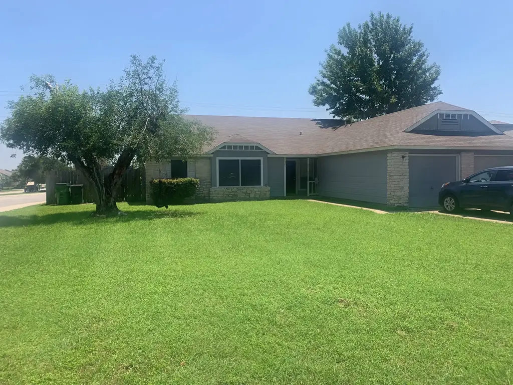 523 Greenlawn Boulevard, Round Rock