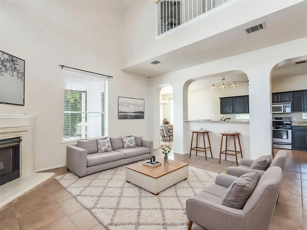 5814 Negley, Kyle