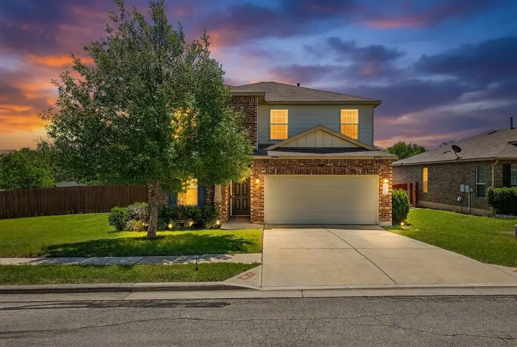 140 Lynn Crest Bend, Buda
