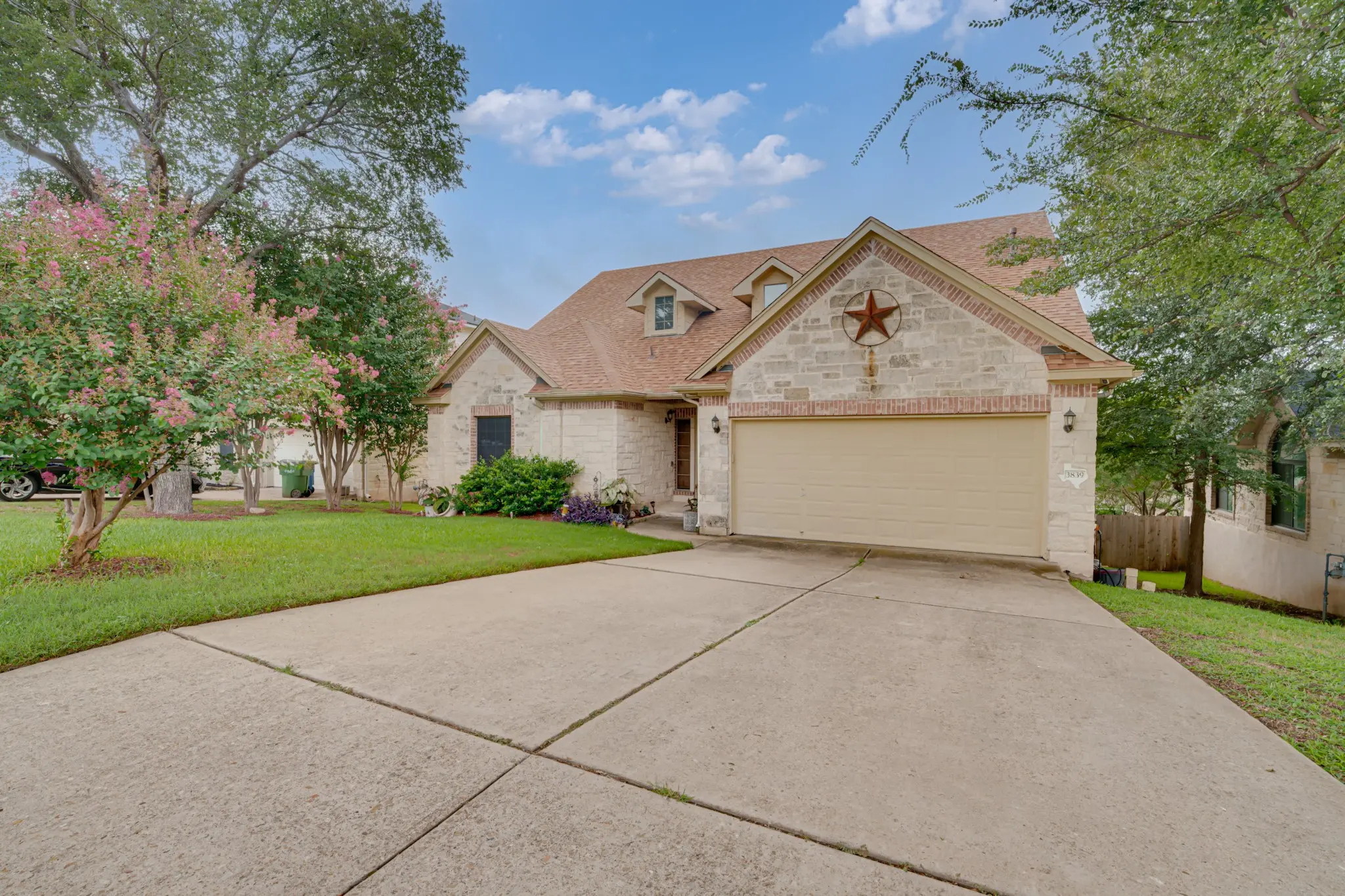 Photo of Listing #9395485