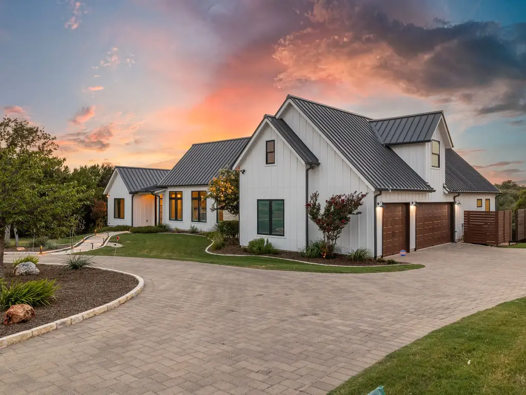 200 Maravilla Bluff Lane, Georgetown