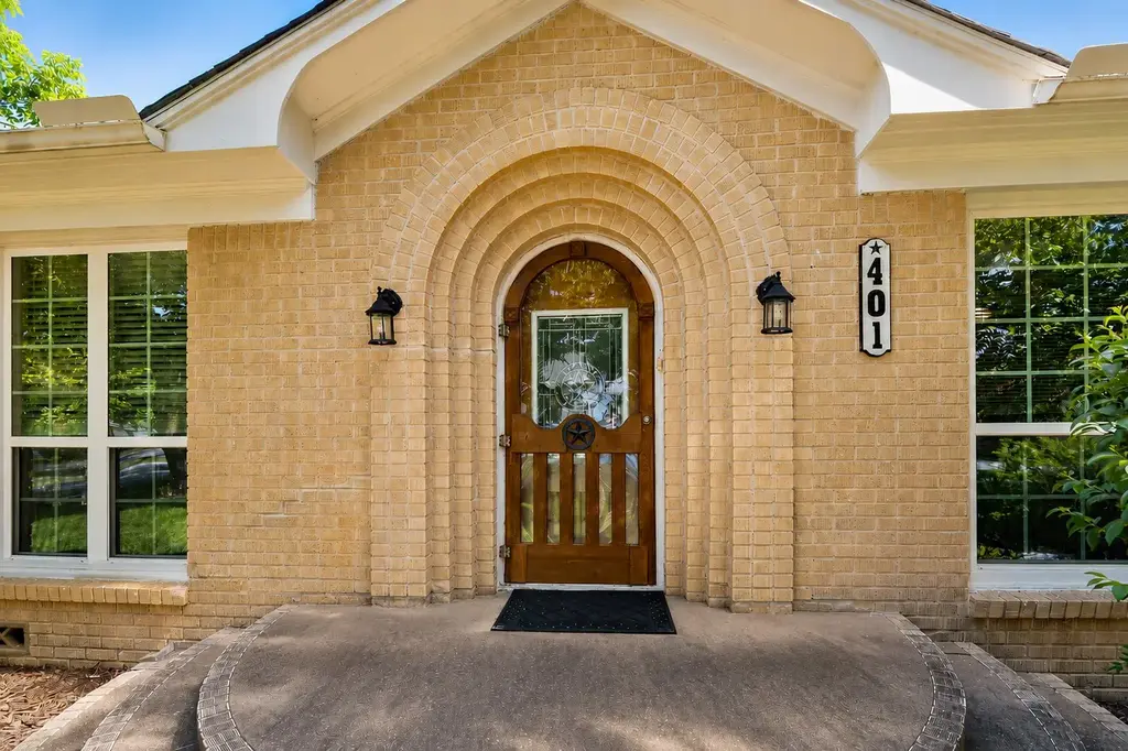 401 Donohoe Street, Granger