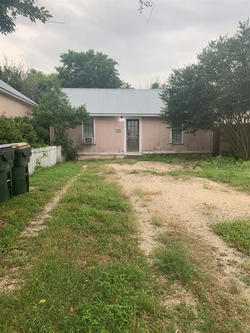 302 S Burleson Street B, Kyle