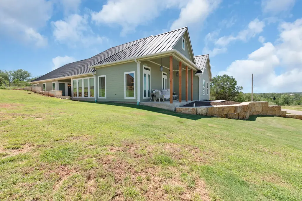 908 Sandy Mountain Drive, Sunrise Beach