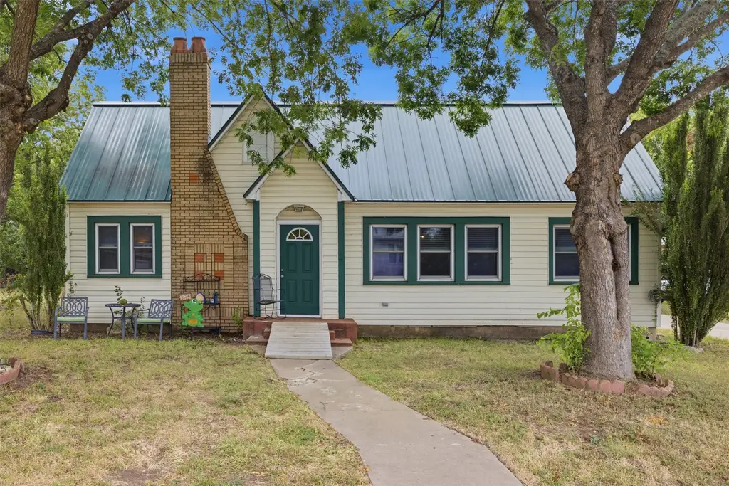255 S Lampasas Street, Bertram