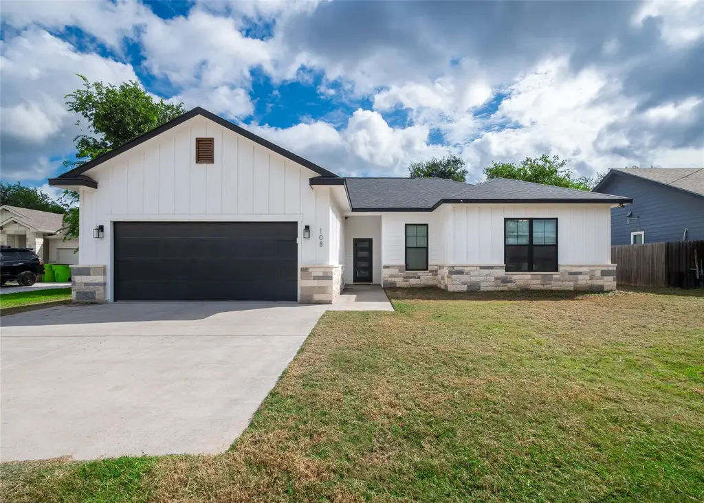 108 W Keomuku Lane, Bastrop