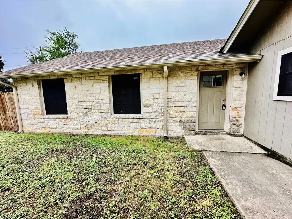 1611 Onion Creek Village Drive A, Round Rock