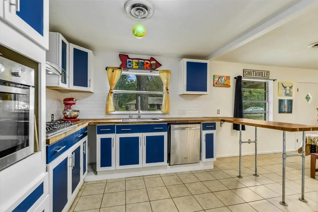 407 Hill Street, Smithville