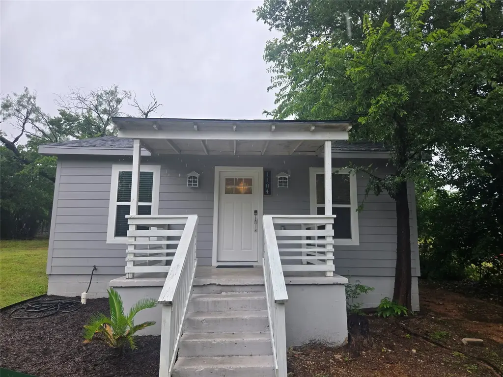 1104 N Hackberry Street, Lampasas