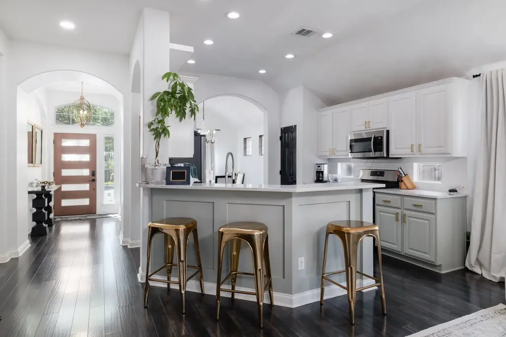 2425 National Park Boulevard, Austin