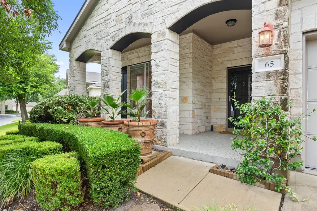 65 White Magnolia Circle, Lakeway