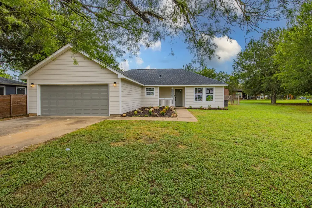 119 W Kikipua Lane, Bastrop