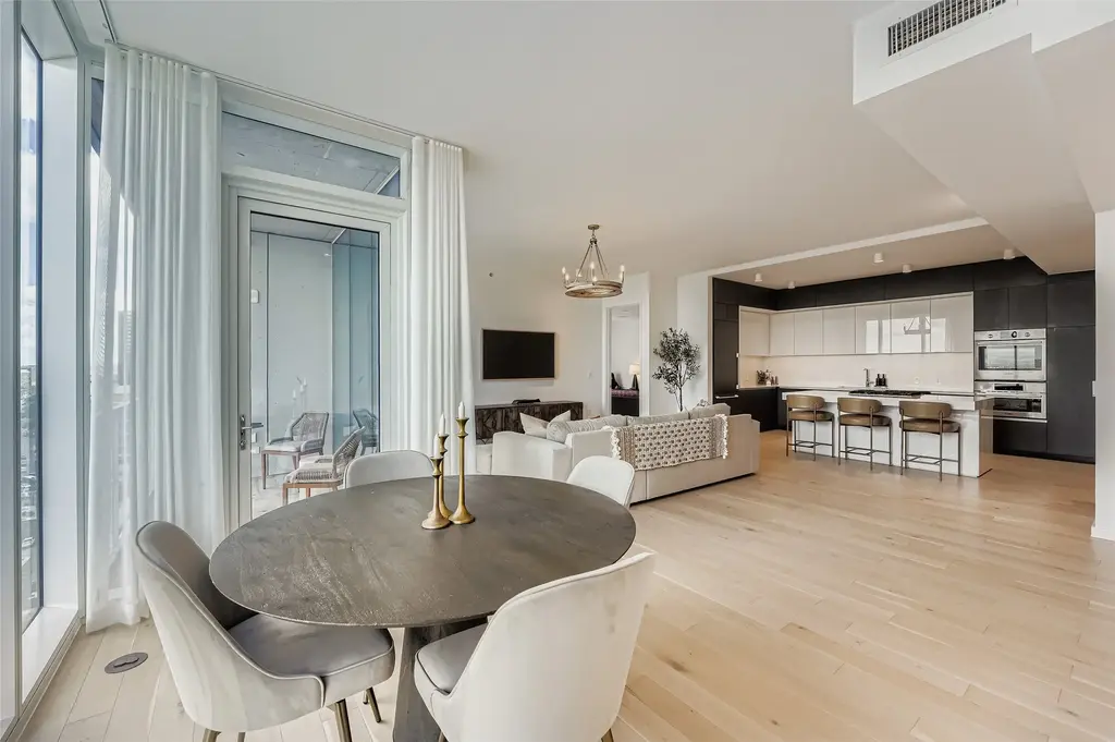 313 W 17th Street 1404, Austin