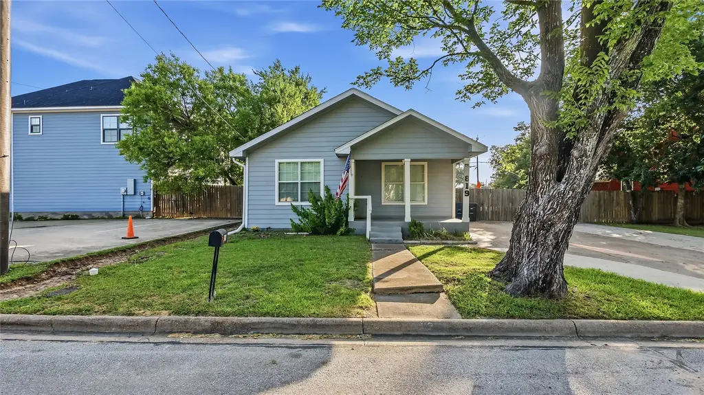 819 Avenue B, College Station