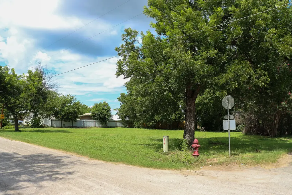 708 W Lewis Street, San Saba