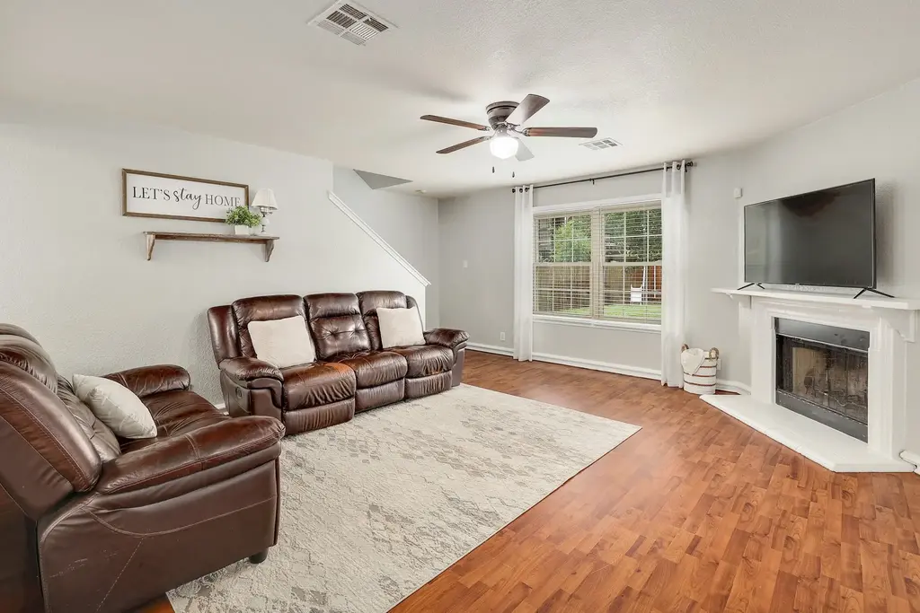 335 Mistletoe Lane, Kyle