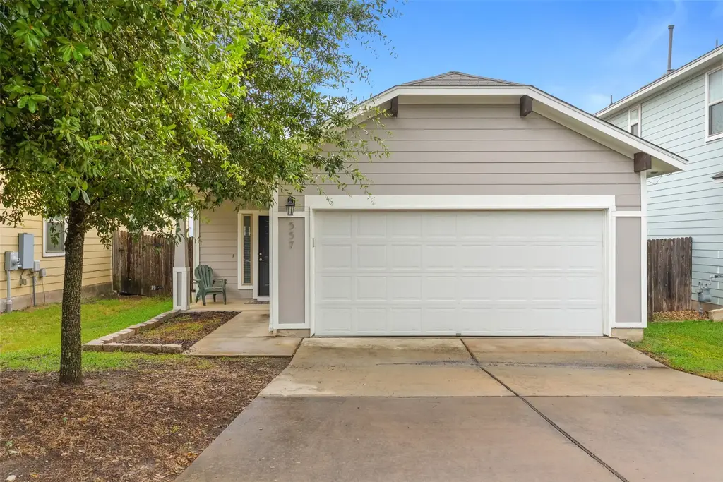 557 Twisted Oaks Lane, Buda
