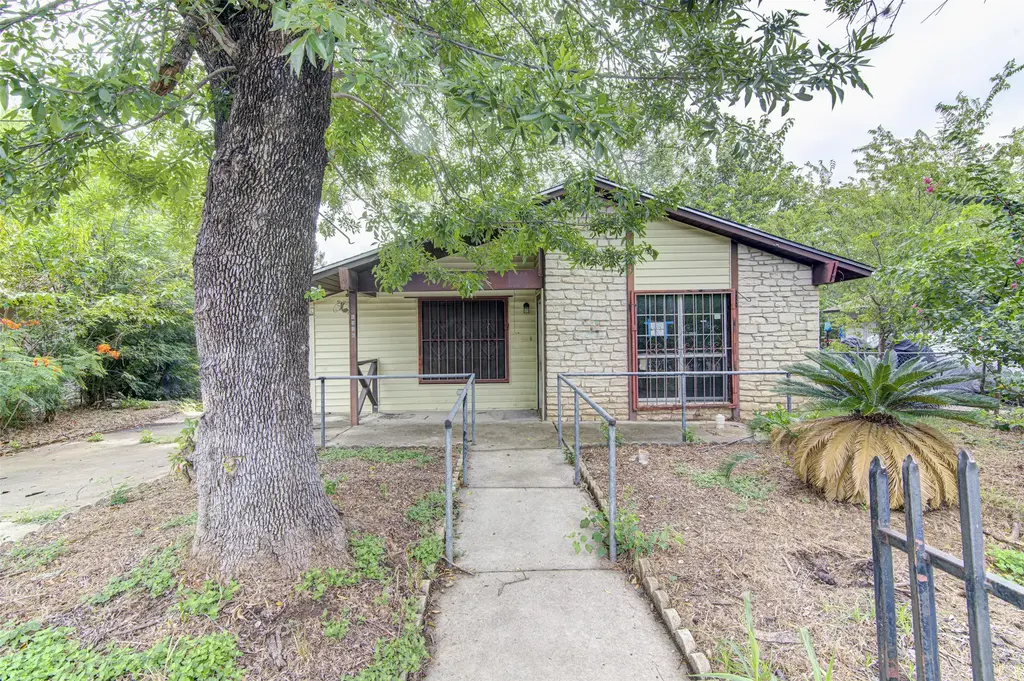 6006 Palm Circle, Austin