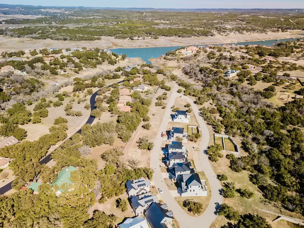 2424 Bruin Drive 33, Spicewood