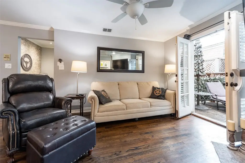 908 E 32 Street 203, Austin