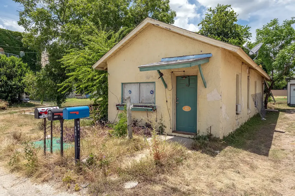 305 E Main Street, Florence