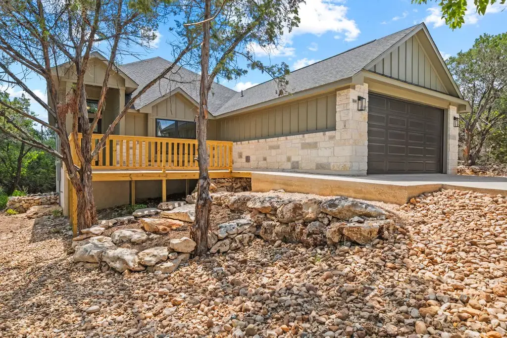 98 Whispering Valley Drive, Wimberley