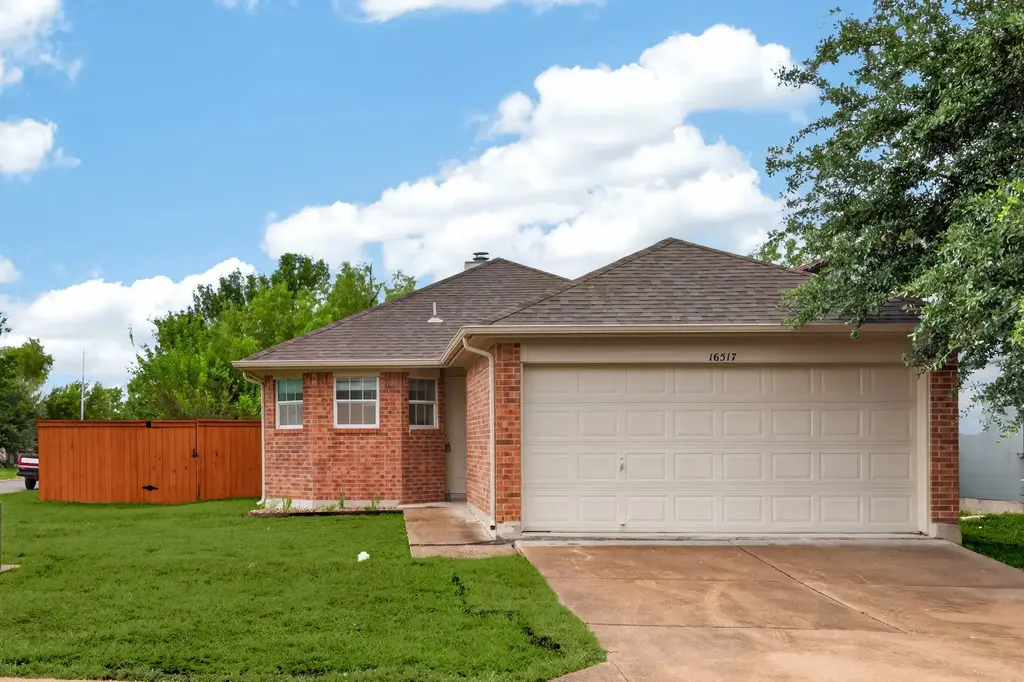 16517 Trevin Cove, Manor