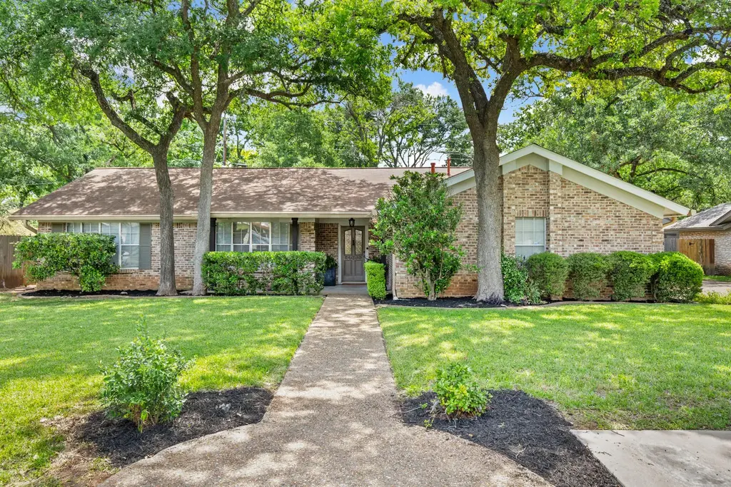 7201 Greenock Street, Austin