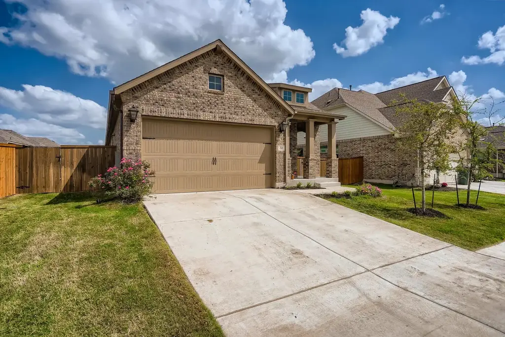 231 Spinnaker Loop, Kyle