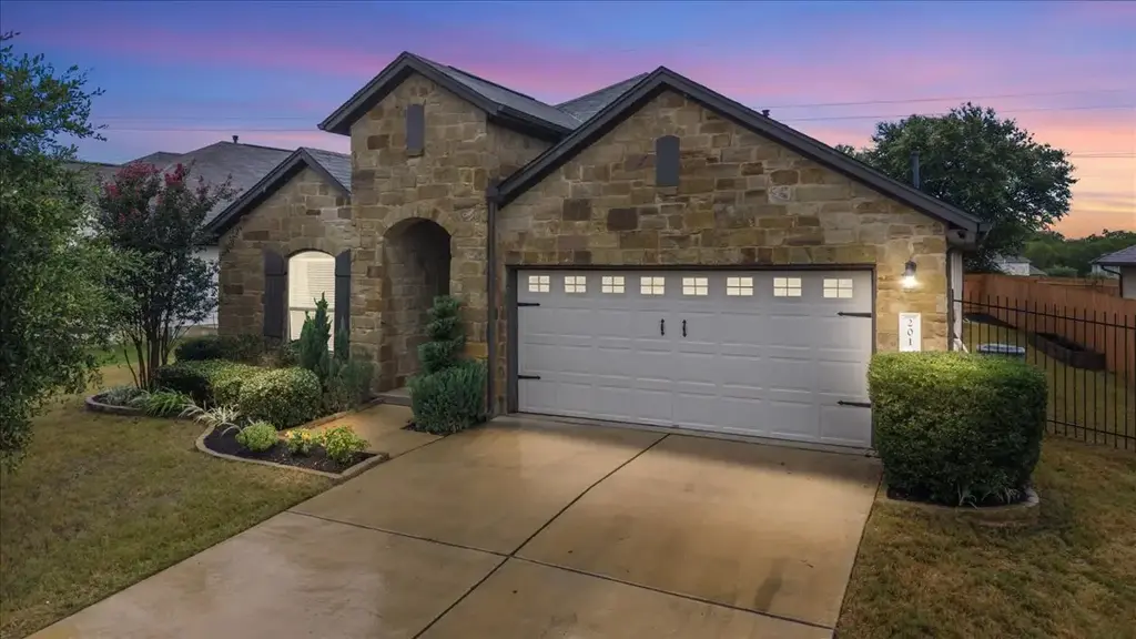 201 Little Draw Lane, Leander