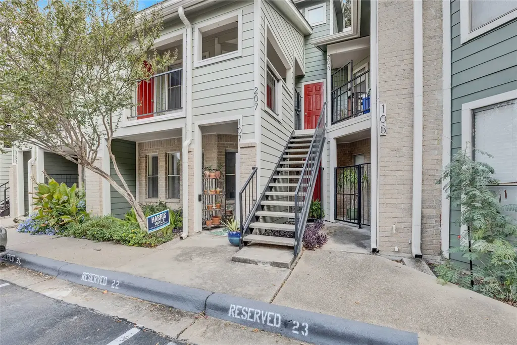 2104 Cullen Avenue 7-207, Austin