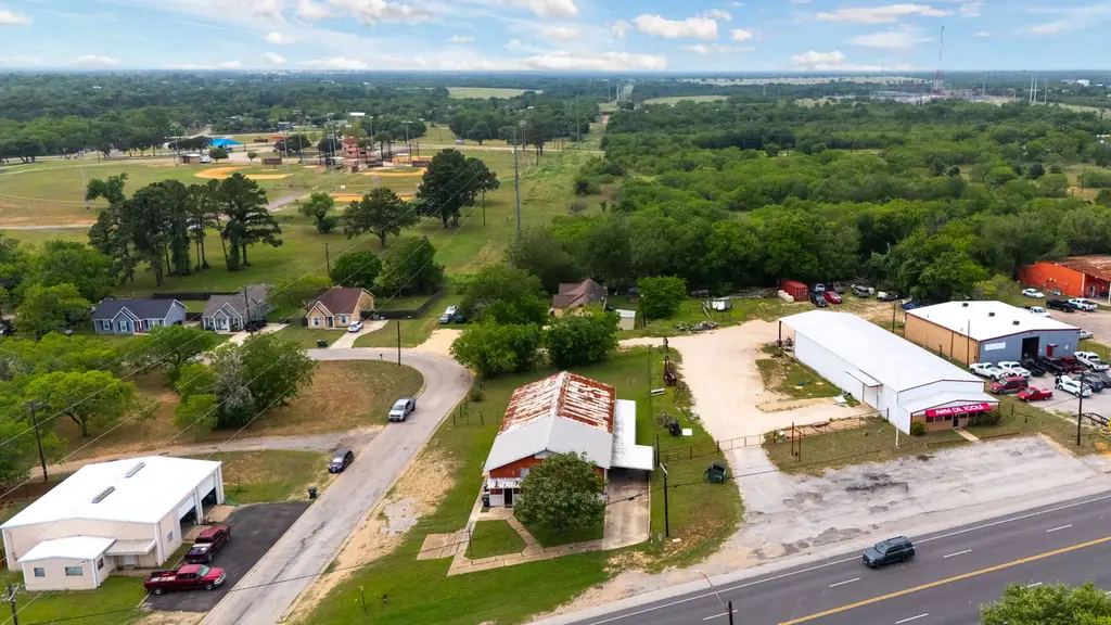805 N Magnolia Avenue, Luling