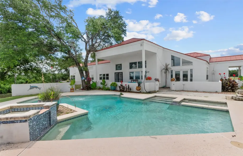 6750 N Lakeview Drive, Salado