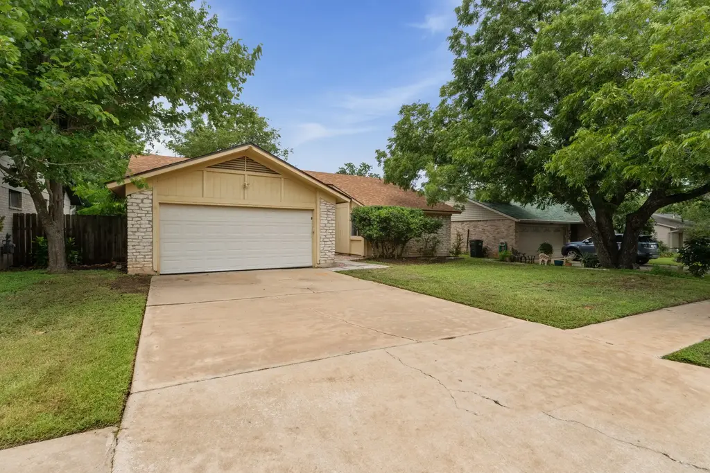 10218 Missel Thrush Drive, Austin
