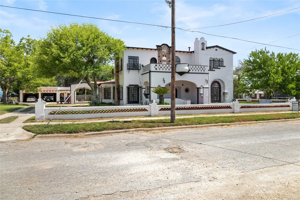 400 W St Charles Avenue, San Diego