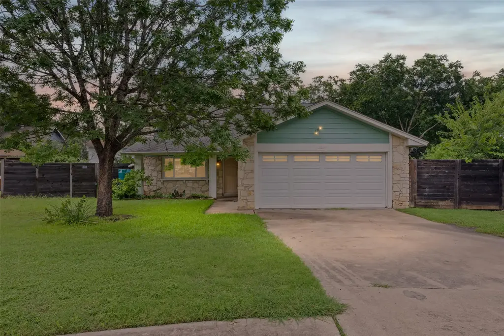 8300 Belclaire Circle, Austin