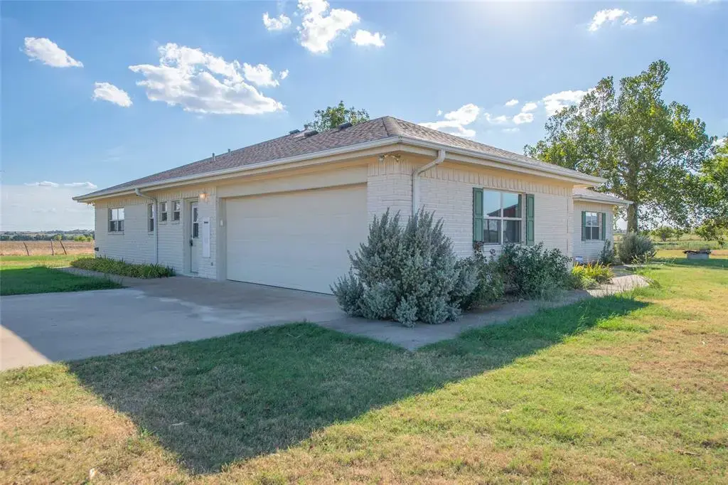 2300 County Road 302, Bartlett