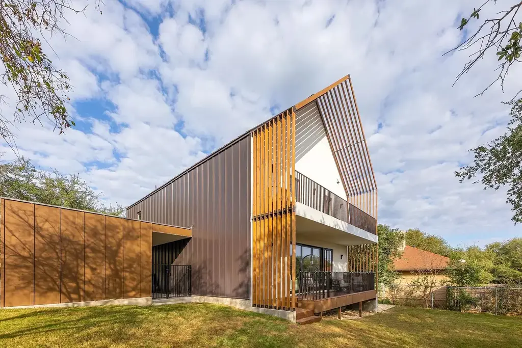 2105 Crazyhorse Pass, Austin