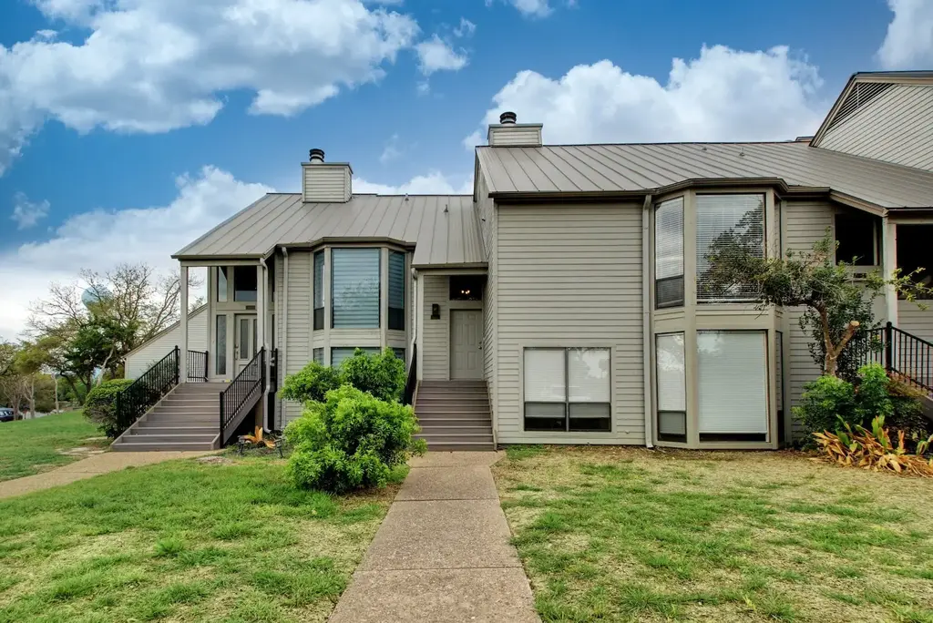 105 World Of Tennis Square, Lakeway